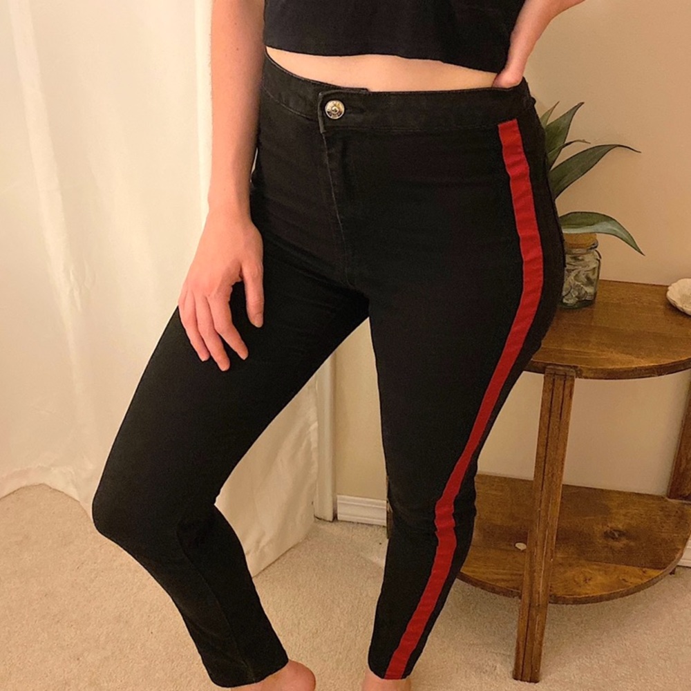 Black jeggings with red strips